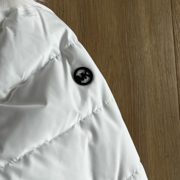 Michael Kors Women's Belted Faux-Fur-Trim Hooded Puffer Coat - Picture 5 of 8